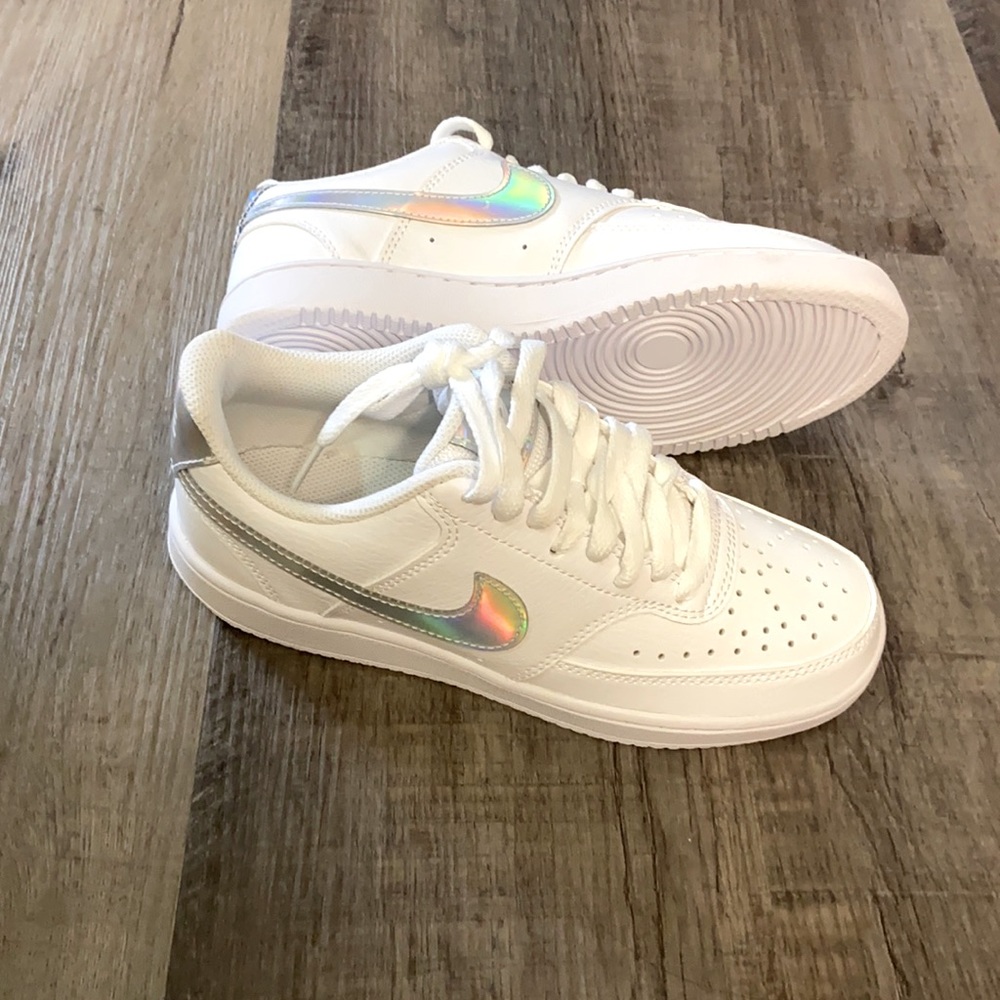 Women’s holo Nike Courts Low🌈